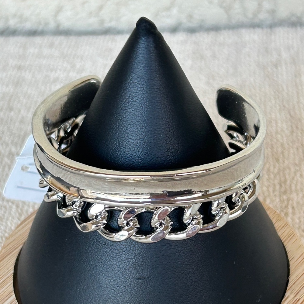 Brutalist Silver Chain Link Cuff Bracelet - Picture 2 of 10